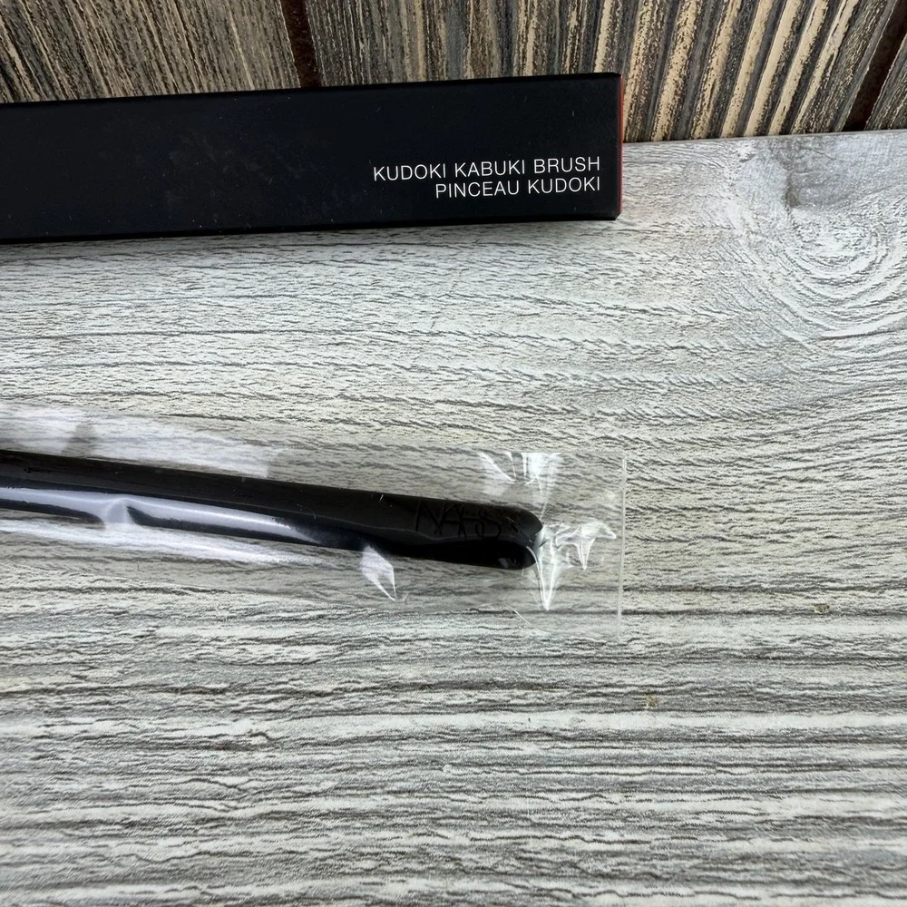 NARS Kudoki Kabuki Brush Limited Edition Makeup Brush New In Box Authentic